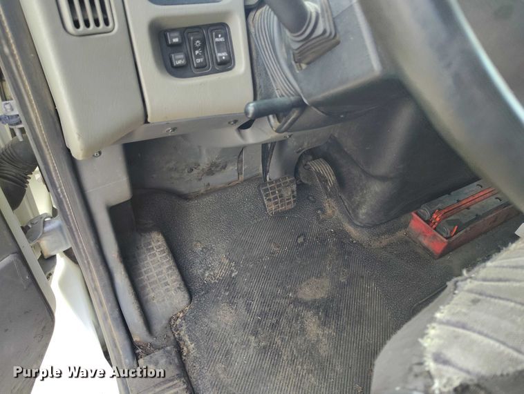 image for item IP9678 2012 International WorkStar 7500 pothole patcher truck