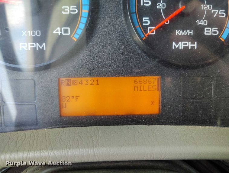 image for item IP9678 2012 International WorkStar 7500 pothole patcher truck