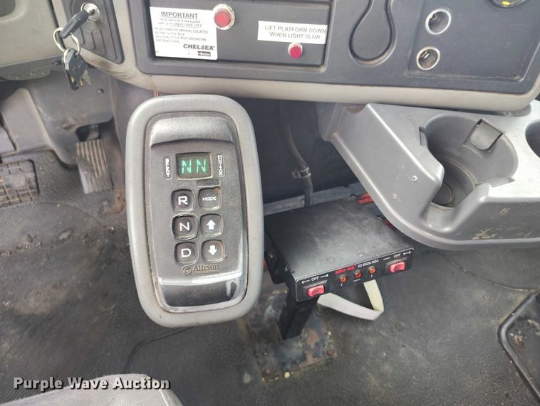 image for item IP9678 2012 International WorkStar 7500 pothole patcher truck