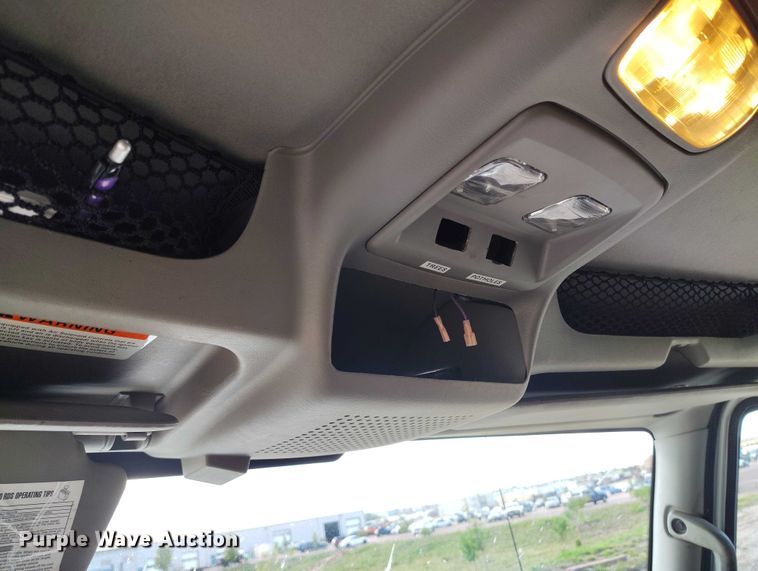 image for item IP9678 2012 International WorkStar 7500 pothole patcher truck