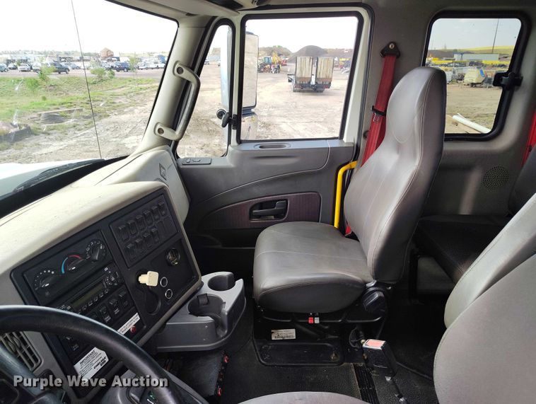 image for item IP9678 2012 International WorkStar 7500 pothole patcher truck