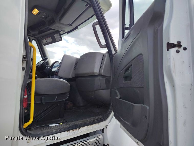 image for item IP9678 2012 International WorkStar 7500 pothole patcher truck