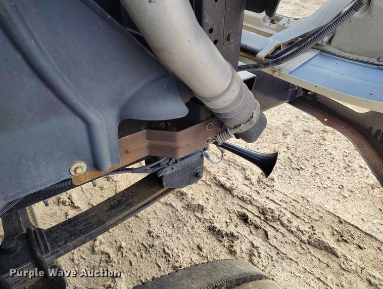 image for item IP9678 2012 International WorkStar 7500 pothole patcher truck