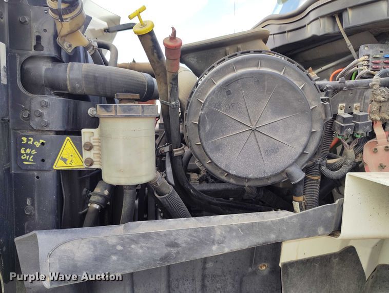 image for item IP9678 2012 International WorkStar 7500 pothole patcher truck