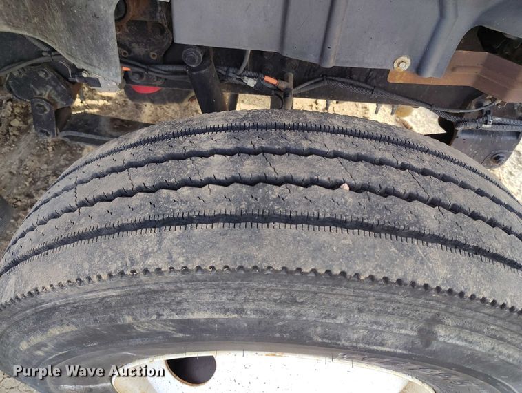 image for item IP9678 2012 International WorkStar 7500 pothole patcher truck