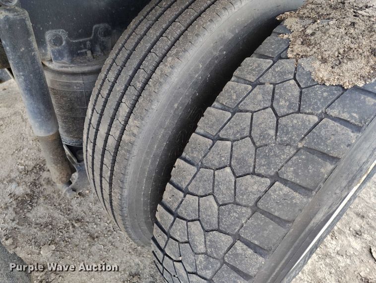 image for item IP9678 2012 International WorkStar 7500 pothole patcher truck