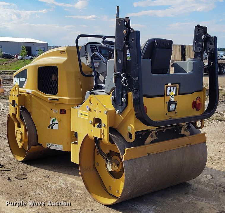 image for item IP9696 2018 Caterpillar CB34B double drum vibratory roller