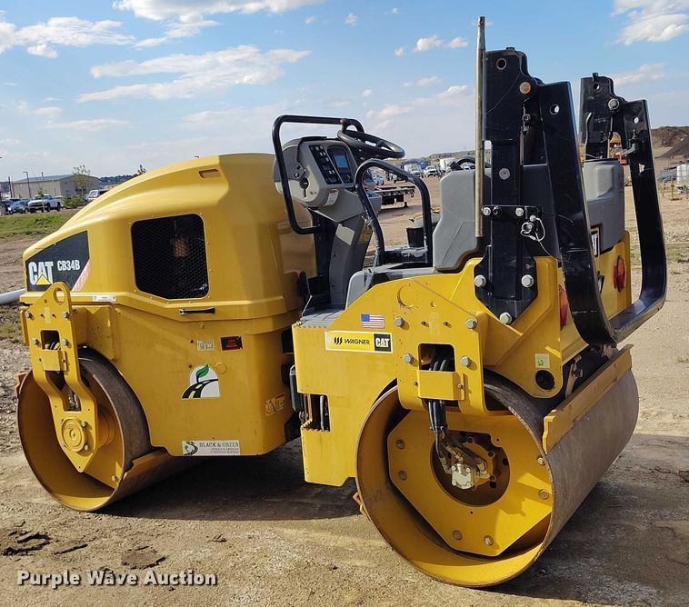 image for item IP9696 2018 Caterpillar CB34B double drum vibratory roller