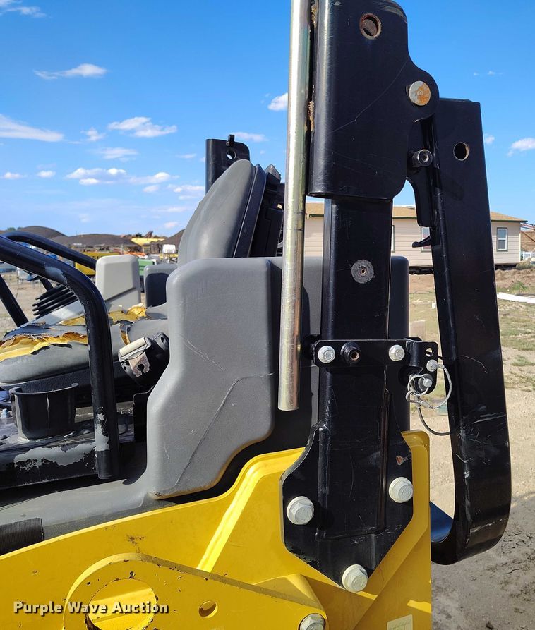 image for item IP9696 2018 Caterpillar CB34B double drum vibratory roller