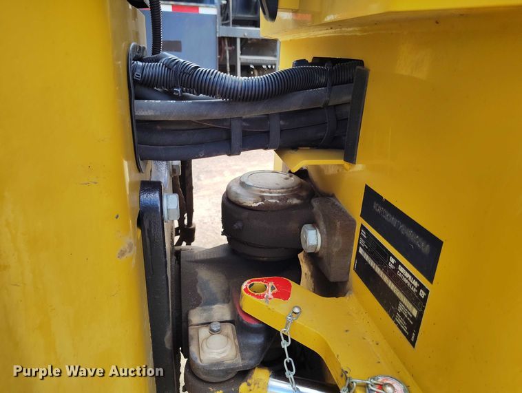 image for item IP9696 2018 Caterpillar CB34B double drum vibratory roller