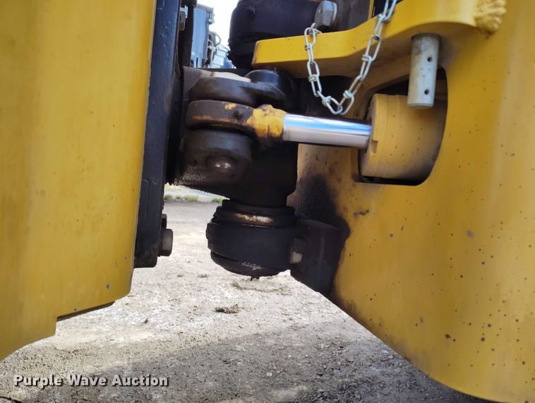 image for item IP9696 2018 Caterpillar CB34B double drum vibratory roller