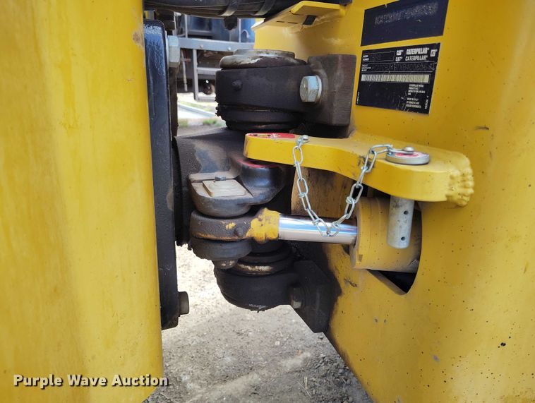 image for item IP9696 2018 Caterpillar CB34B double drum vibratory roller