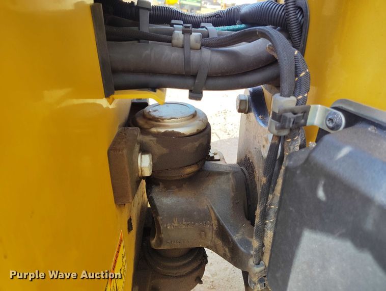 image for item IP9696 2018 Caterpillar CB34B double drum vibratory roller