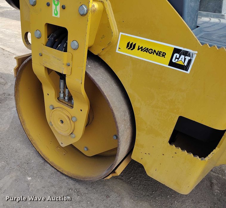 image for item IP9696 2018 Caterpillar CB34B double drum vibratory roller