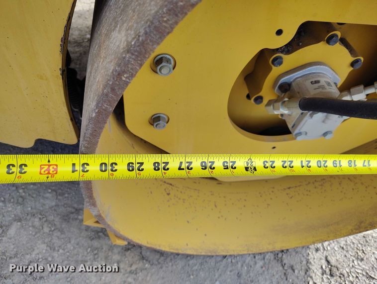 image for item IP9696 2018 Caterpillar CB34B double drum vibratory roller