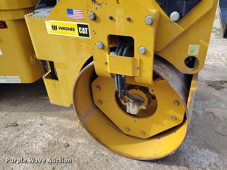 image for item IP9696 2018 Caterpillar CB34B double drum vibratory roller