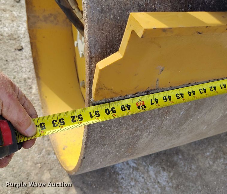 image for item IP9696 2018 Caterpillar CB34B double drum vibratory roller