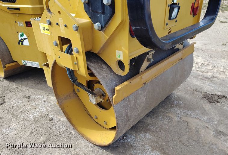 image for item IP9696 2018 Caterpillar CB34B double drum vibratory roller