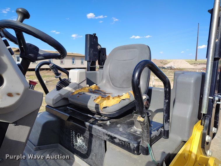 image for item IP9696 2018 Caterpillar CB34B double drum vibratory roller