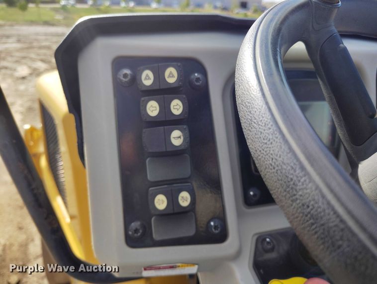 image for item IP9696 2018 Caterpillar CB34B double drum vibratory roller