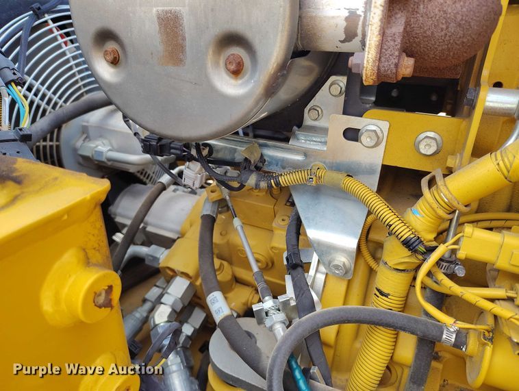 image for item IP9696 2018 Caterpillar CB34B double drum vibratory roller