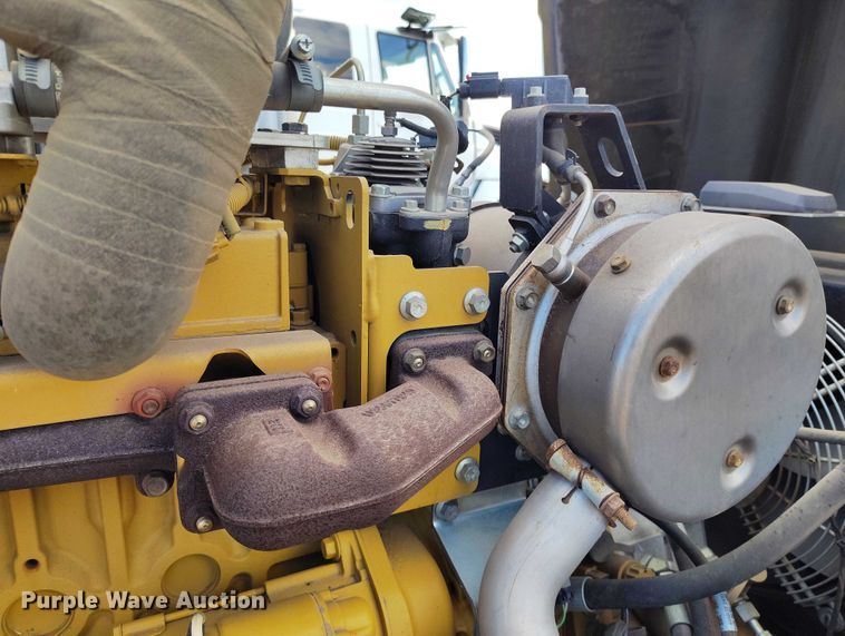 image for item IP9696 2018 Caterpillar CB34B double drum vibratory roller