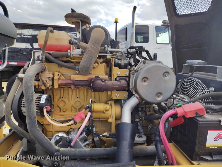 image for item IP9696 2018 Caterpillar CB34B double drum vibratory roller