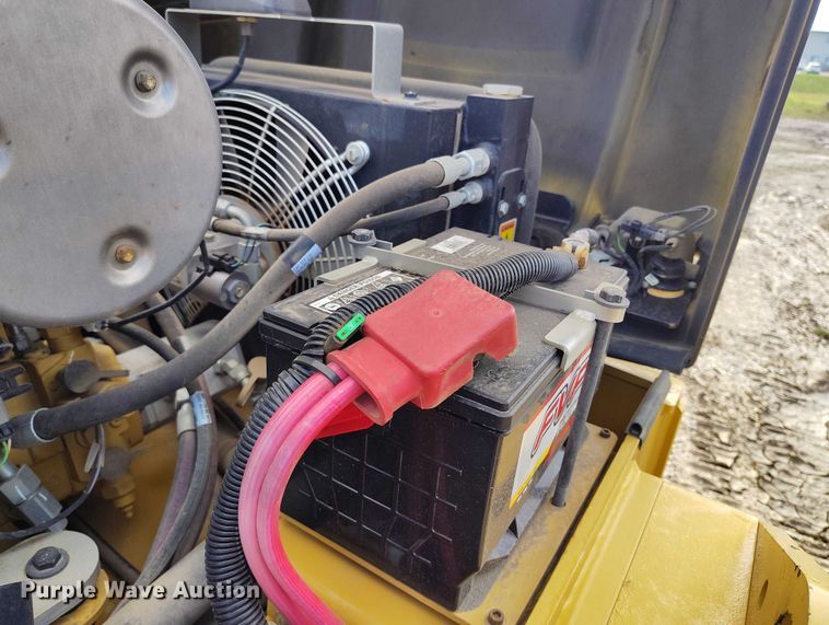 image for item IP9696 2018 Caterpillar CB34B double drum vibratory roller