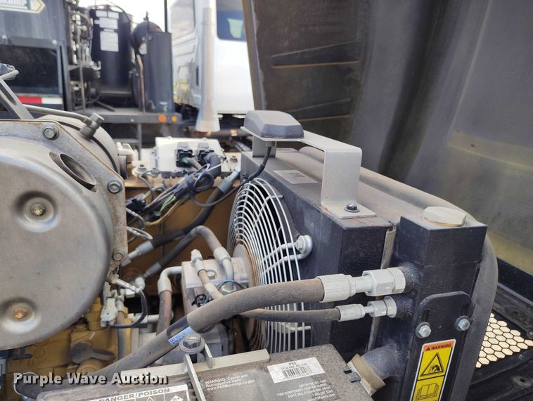 image for item IP9696 2018 Caterpillar CB34B double drum vibratory roller