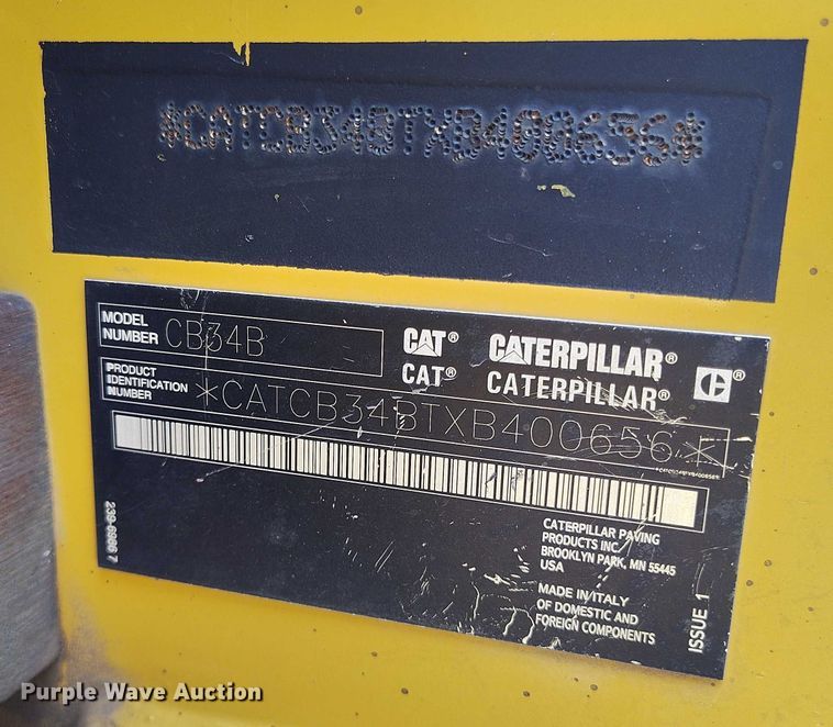 image for item IP9696 2018 Caterpillar CB34B double drum vibratory roller