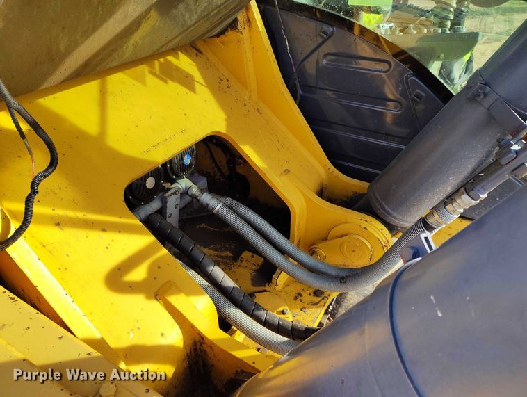 image for item IP9707 2014 John Deere 470G LC excavator