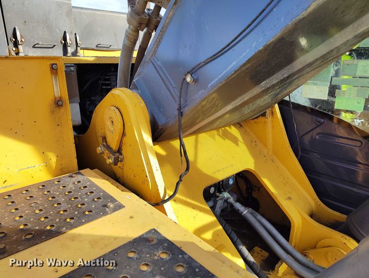 image for item IP9707 2014 John Deere 470G LC excavator