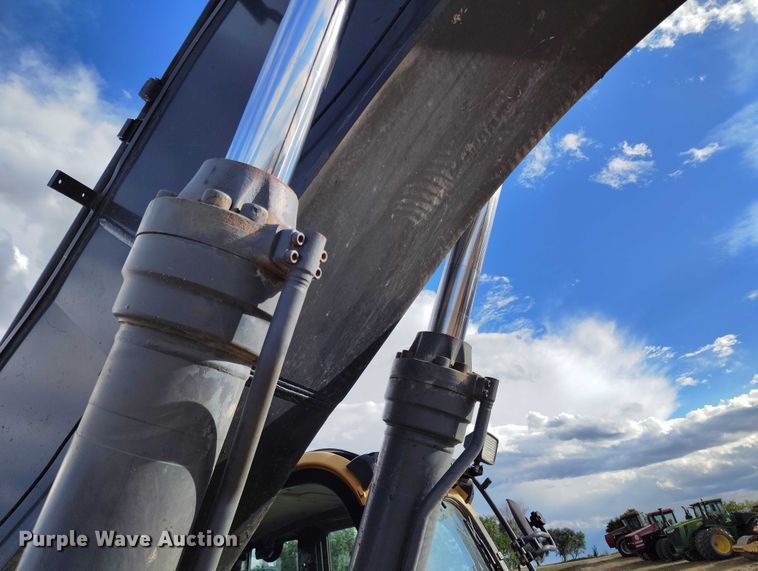 image for item IP9707 2014 John Deere 470G LC excavator