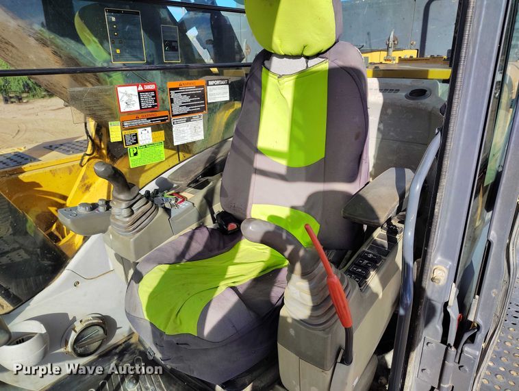 image for item IP9707 2014 John Deere 470G LC excavator