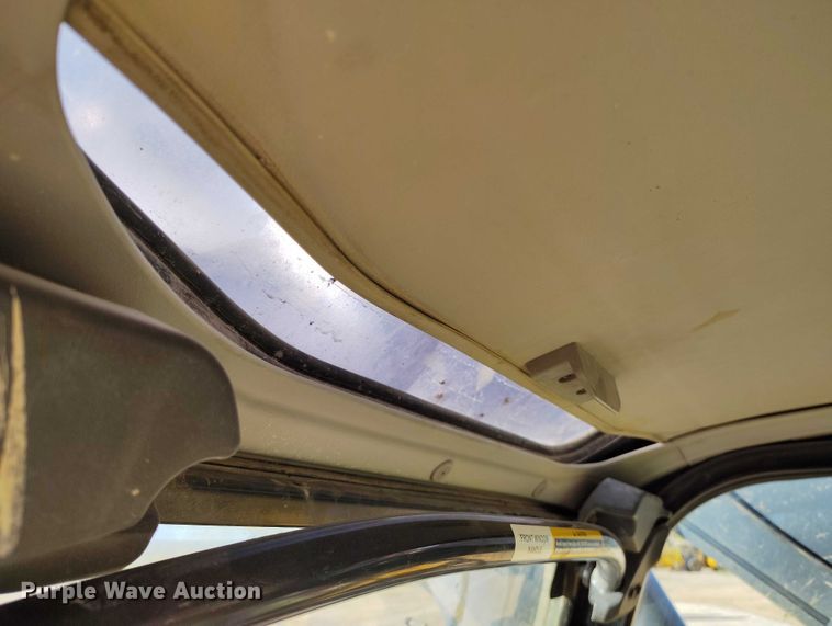 image for item IP9707 2014 John Deere 470G LC excavator