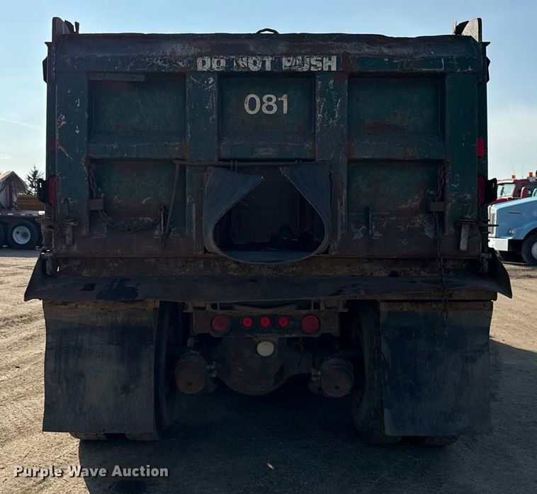 image for item ND9416 1995 Ford L9000 dump truck