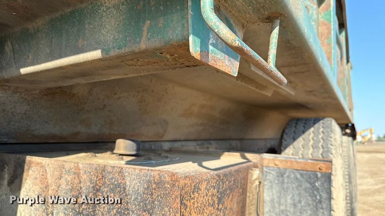image for item ND9416 1995 Ford L9000 dump truck