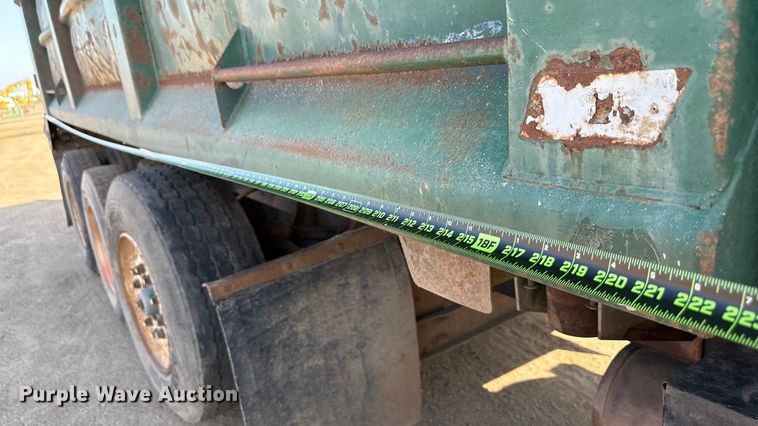 image for item ND9416 1995 Ford L9000 dump truck