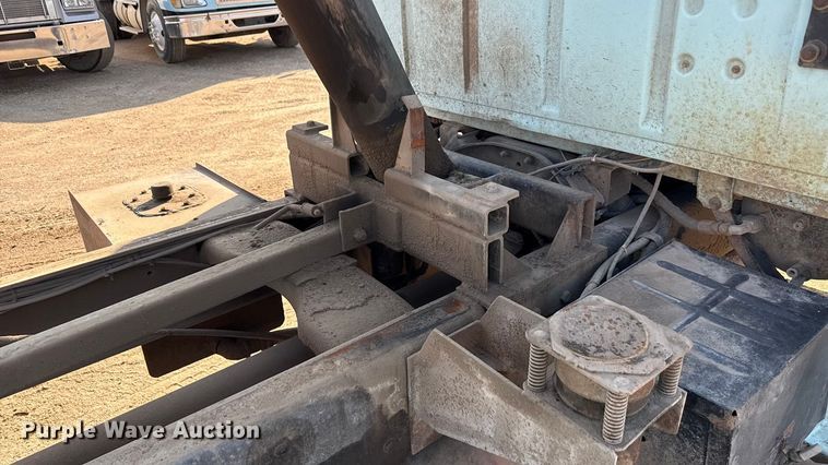 image for item ND9416 1995 Ford L9000 dump truck