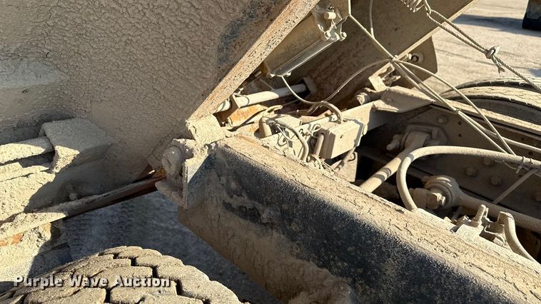 image for item ND9416 1995 Ford L9000 dump truck