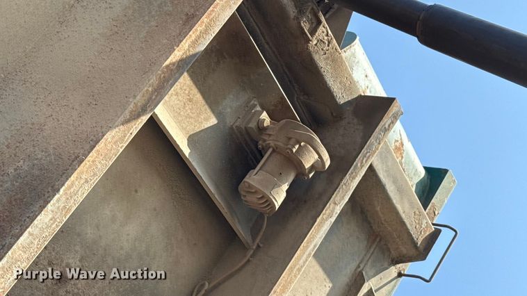 image for item ND9416 1995 Ford L9000 dump truck