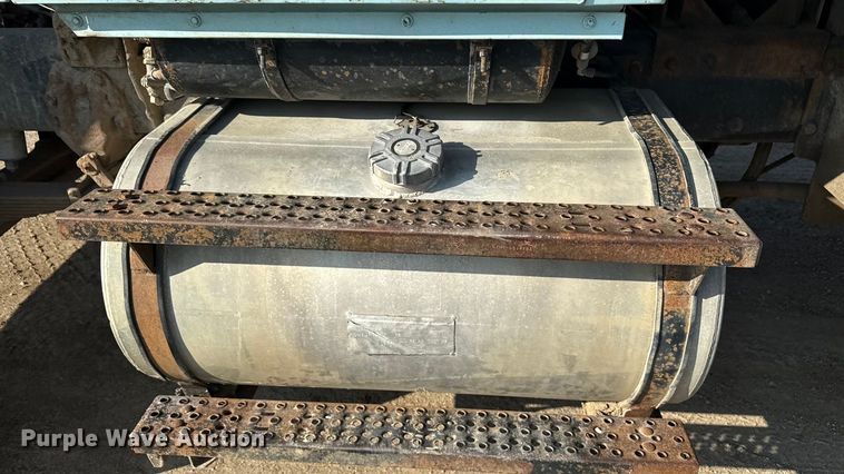 image for item ND9416 1995 Ford L9000 dump truck