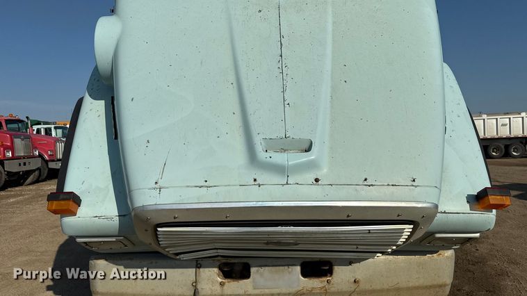 image for item ND9416 1995 Ford L9000 dump truck