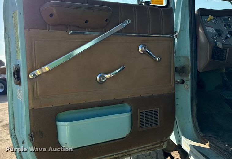 image for item ND9416 1995 Ford L9000 dump truck