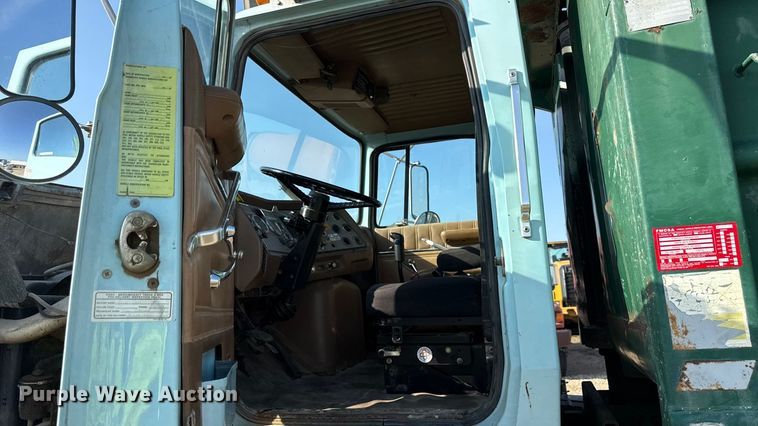 image for item ND9416 1995 Ford L9000 dump truck