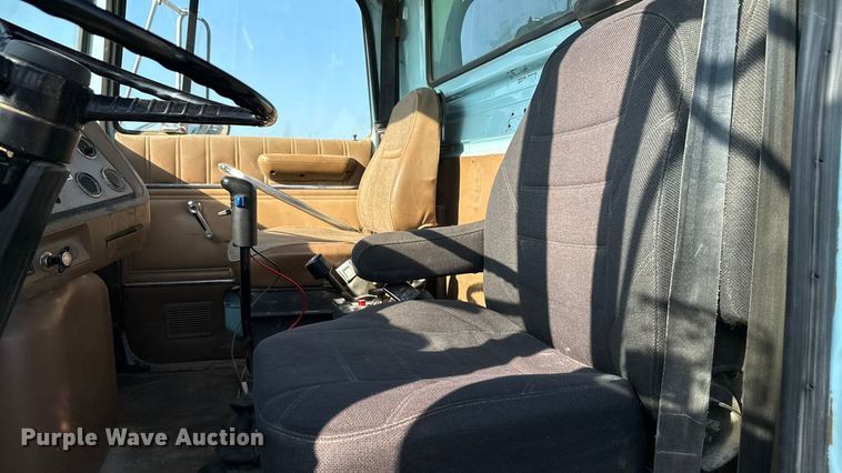 image for item ND9416 1995 Ford L9000 dump truck