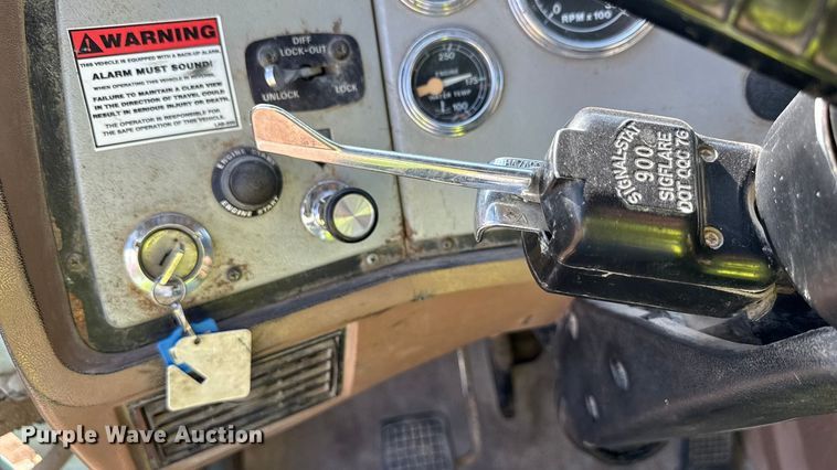 image for item ND9416 1995 Ford L9000 dump truck