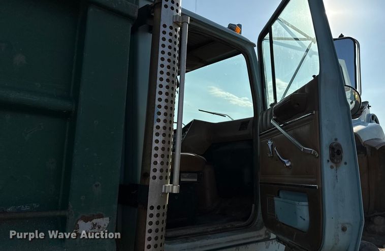 image for item ND9416 1995 Ford L9000 dump truck