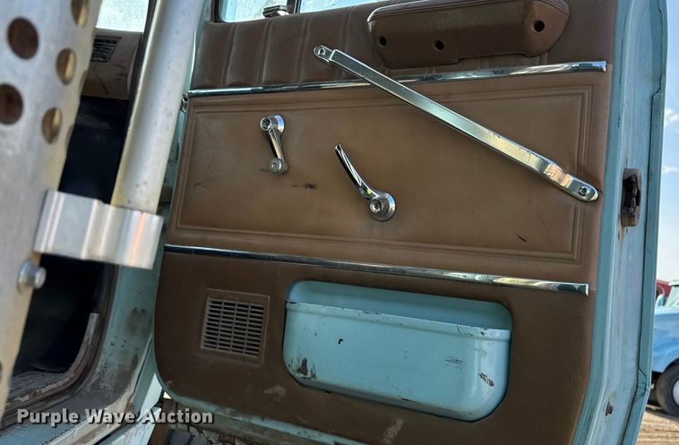 image for item ND9416 1995 Ford L9000 dump truck