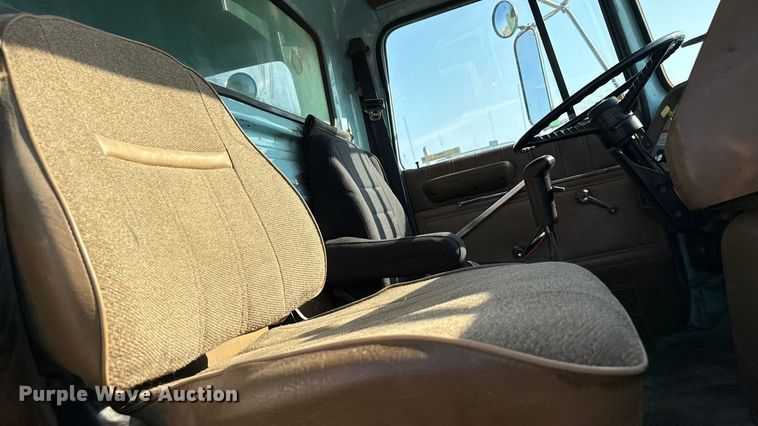 image for item ND9416 1995 Ford L9000 dump truck